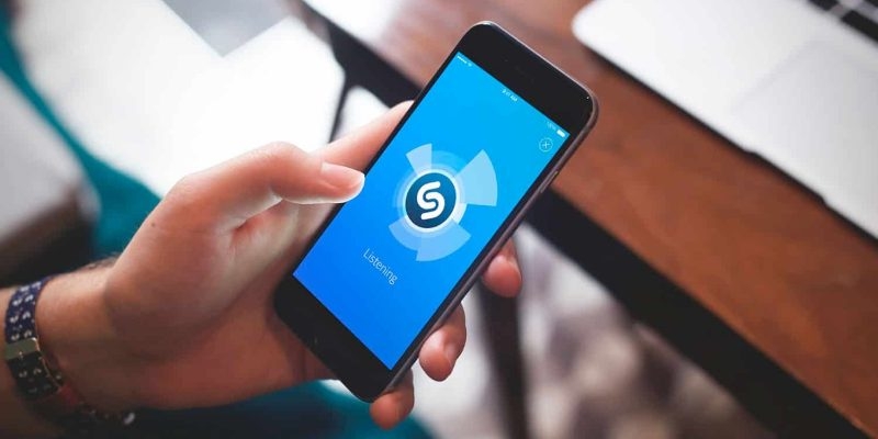 Shazam ist eine Anwendung, die erkennt, was Sie gerade hören